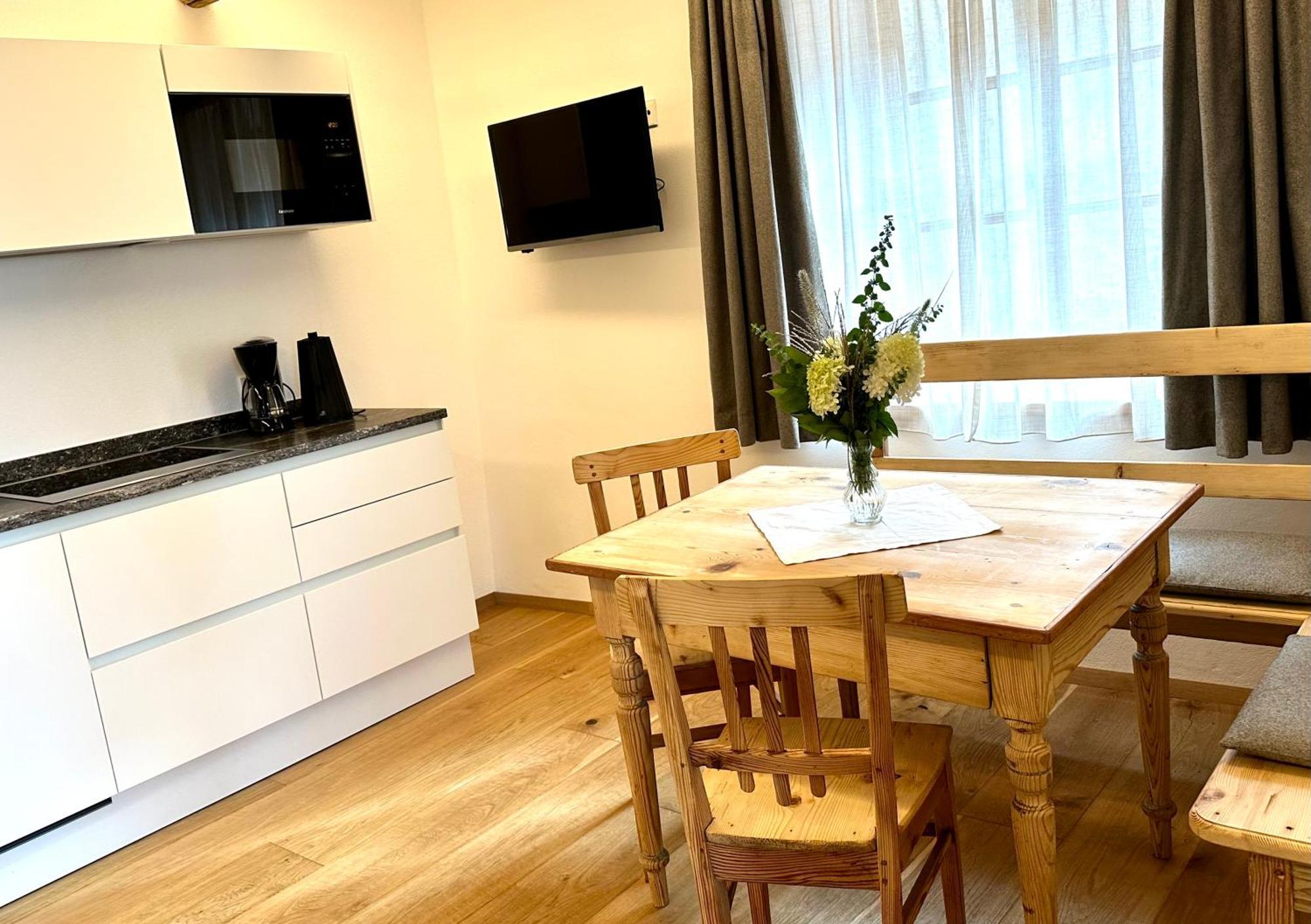 Breitenberg Apartment *